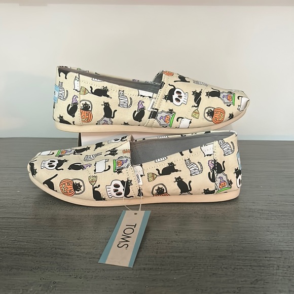 Toms Shoes - NWT Toms Halloween Black Cats Pumpkins Skulls Slip On Size 7